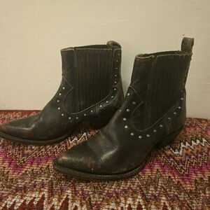 Frye Sacha Stud Chelsea Boots 6 1/2